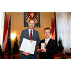 Hiroo Okabe of Yamaha Corporation Receives Merit Award in Gold of the Province of Vienna
