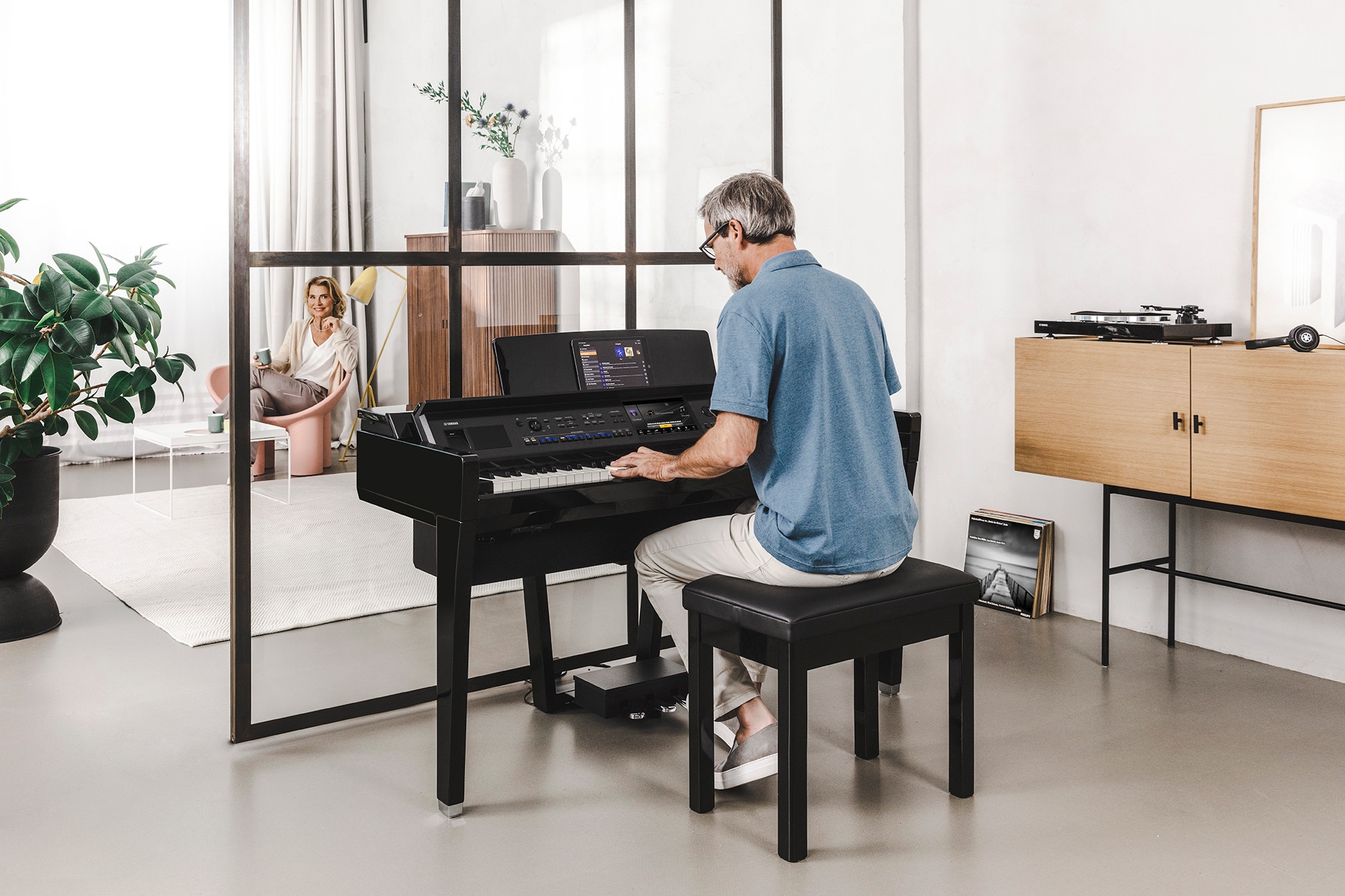 CVP-909 Polished Ebony