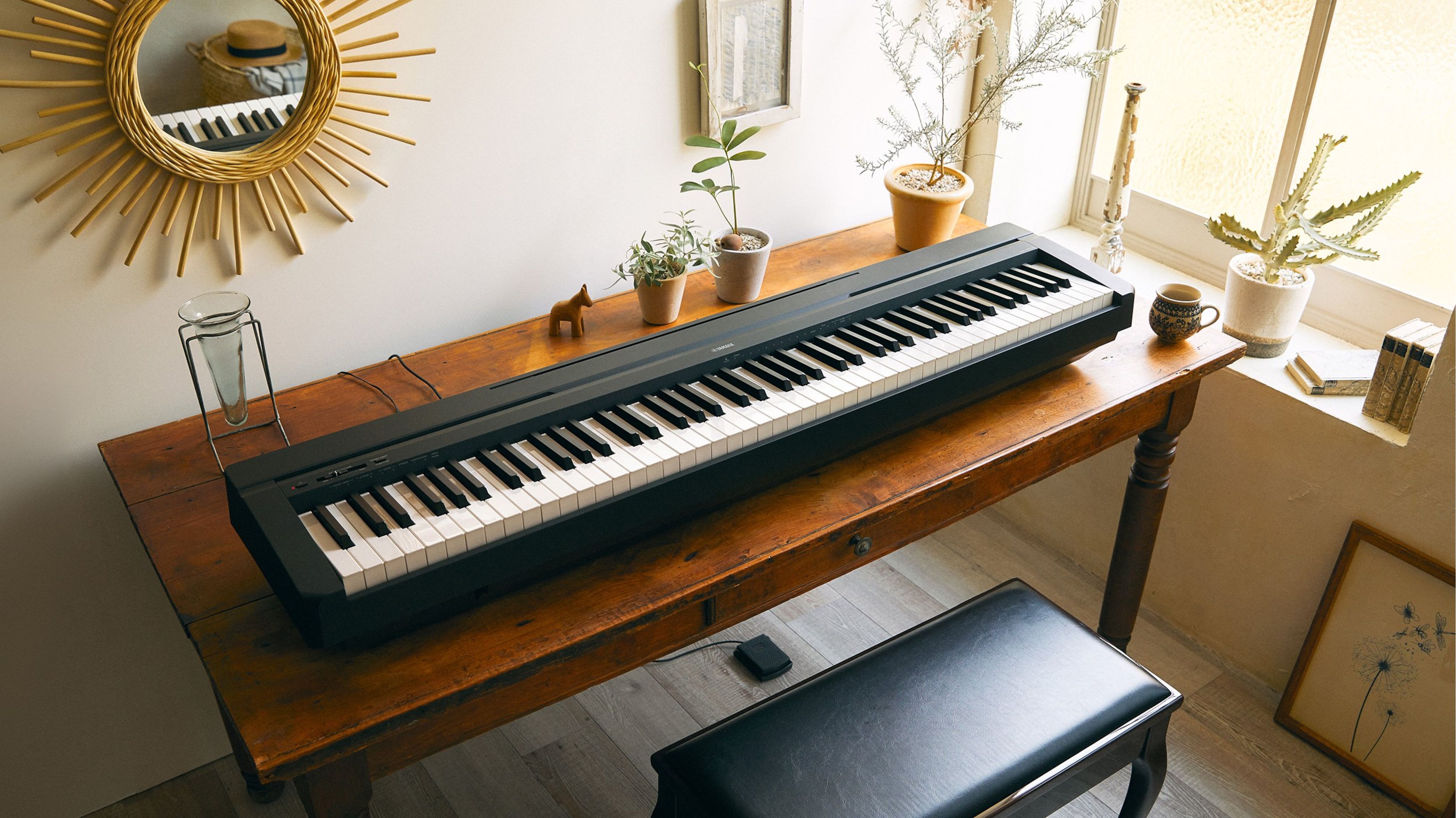 Best beginner keyboard - black keyboard with few buttons on wooden desk in room.