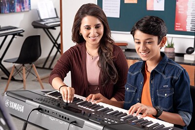 A child playing the PSR-I510