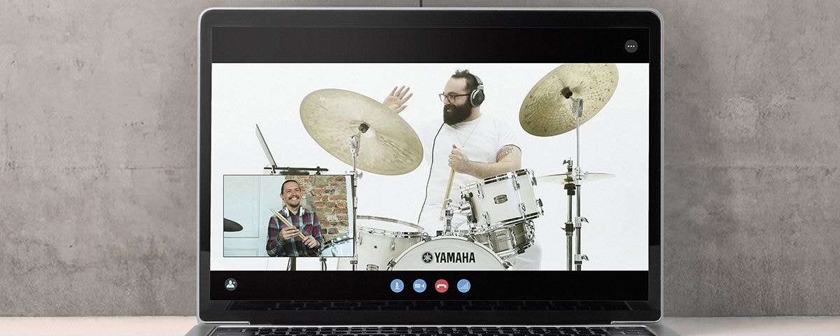 Scene of using the EAD50 for an online lesson