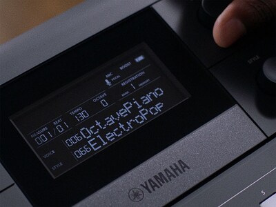 PSR-E583 Feature image of center screen