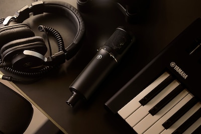 Yamaha YCM705: Design inspired by fine musical instruments (Black)