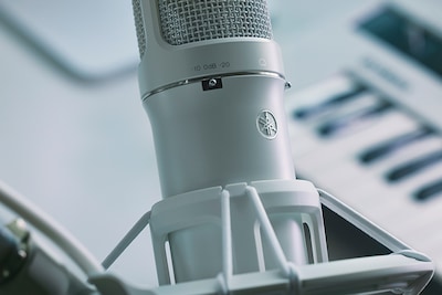 Yamaha YCM705: Design inspired by fine musical instruments (White)