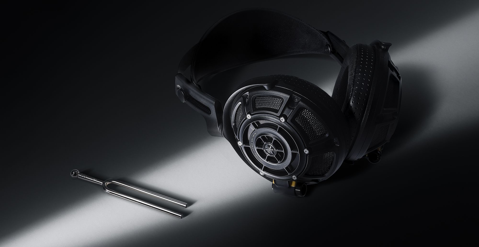 YH-5000SE - Overview - Headphones & Earphones - Audio & Visual 