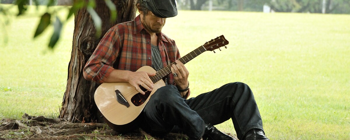 JR - Overview - Acoustic Guitars - Products - Guitars, Basses