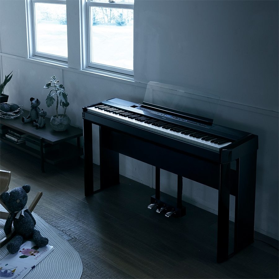 Yamaha P-525 WH piano numérique blanc avec support et péda
