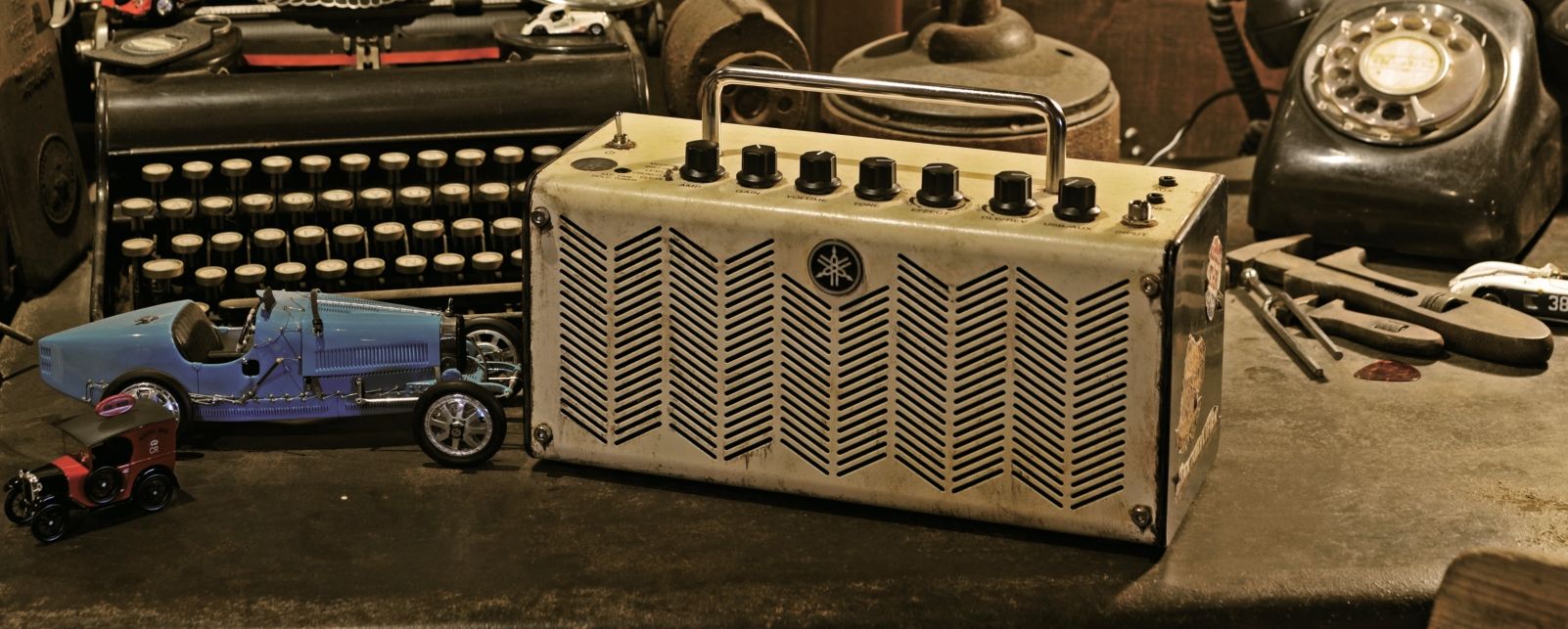 THR - Overview - Amps & Accessories - Guitars, Basses & Amps