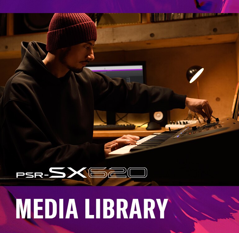 Une personne jouant sur le clavier arrangeur Yamaha PSR-SX620