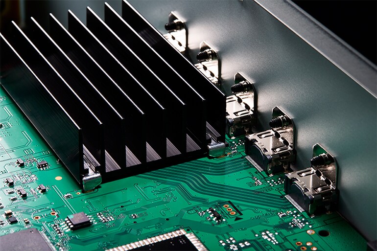 La carte de circuit interne du RX500A.