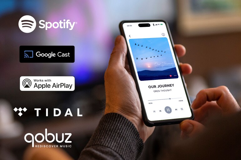 Logos de Spotify, Google Cast, Apple Airplay, TIDAL, qobuz, et un homme utilisant un téléphone intelligent pour lire de la musique.