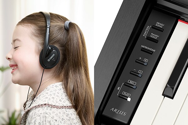 Jouer d'un piano ARIUS avec un casque d'écoute, et image du panneau de commande