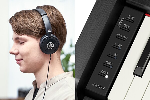 Jouer d'un piano ARIUS avec un casque d'écoute, et image du panneau de commande