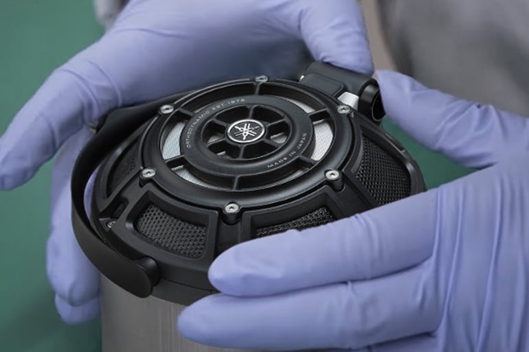 Image de l'assemblage en usine du casque audio YH4000