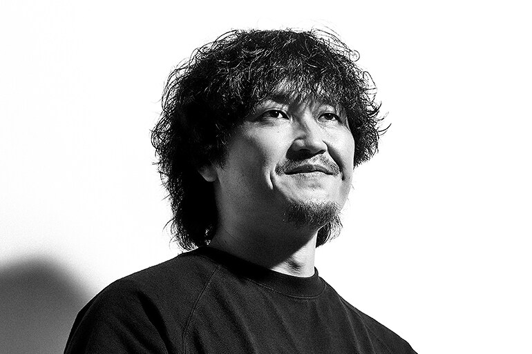 Photographie du concepteur du casque d'écoute YH-4000