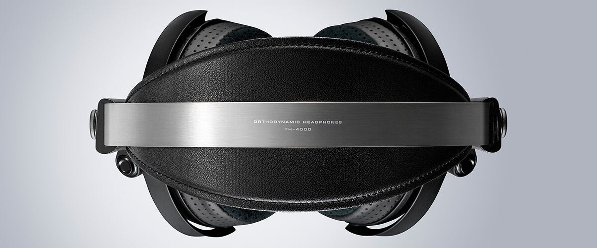 Gros plan sur le haut du bandeau du casque audio YH4000