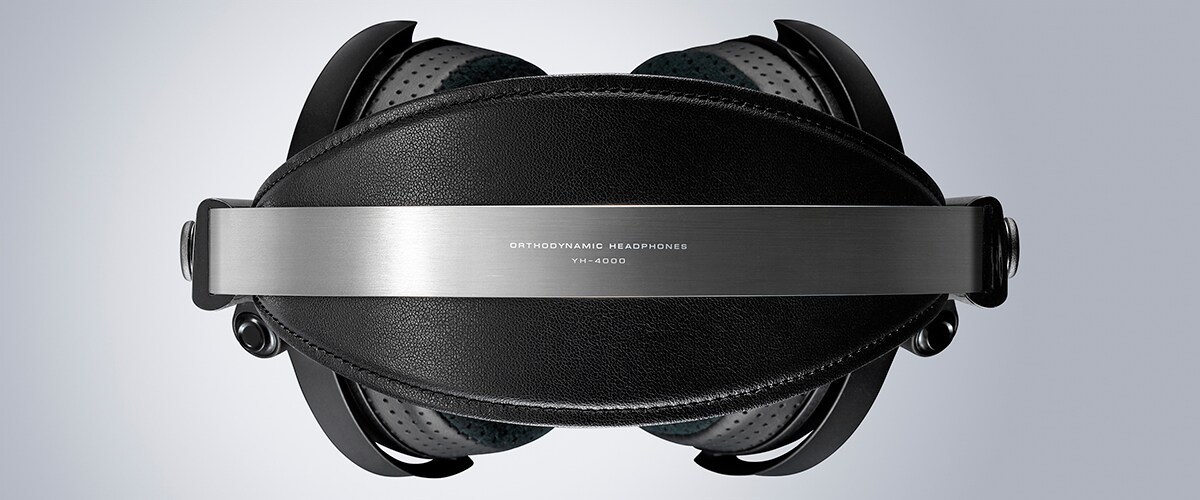 Gros plan sur le haut du bandeau du casque audio YH4000