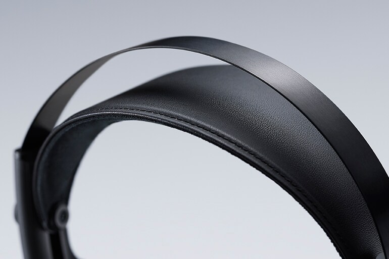 Gros plan sur le bandeau à deux couches du casque audio YHC3000