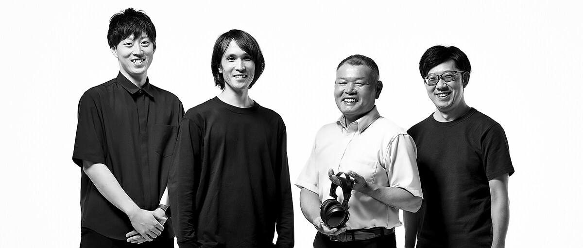 Photographie des développeurs du casque d'écoute YH-C3000