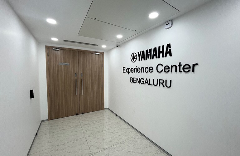Entrée du centre de formation de Bengaluru avec signalétique Yamaha.