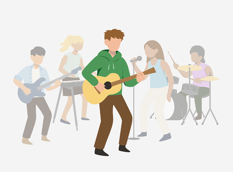 Un homme prenant plaisir à utiliser l'application de pratique musicale Extrack pour improviser avec d'autres instruments