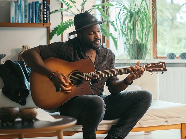 Au-delà de la guitare acoustique