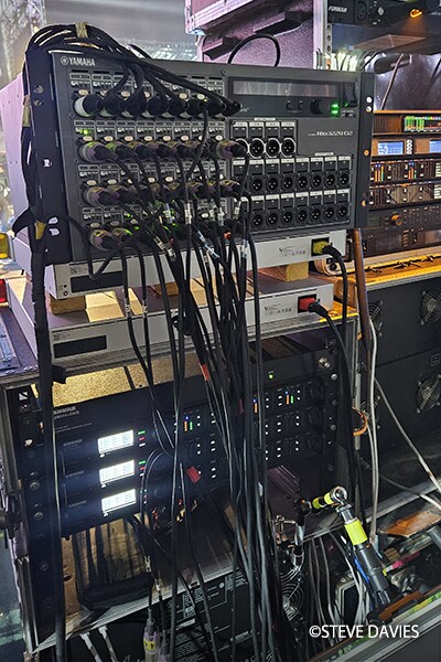 Rack d'E/S audio Yamaha Rio3224-D2 installé dans le cadre du système de sonorisation pour The Experience 2025 à Lagos, au Nigeria.
